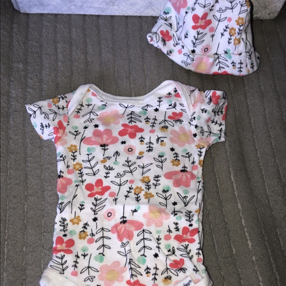 Newborn onesie set